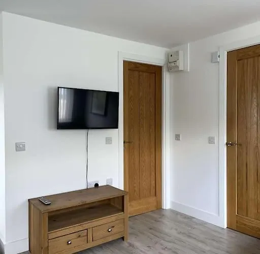 Lovely One Bed, Open Plan Studio Apartment.